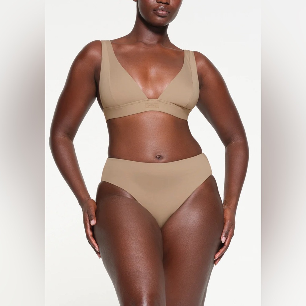 NWT SKIMS Recycled Swim Plunge Bikini Top Desert Size 3X